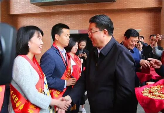 第四軍醫(yī)大學(xué)口腔醫(yī)院牛麗娜副教授榮獲第16屆“陜西青年五四獎(jiǎng)?wù)? alt=