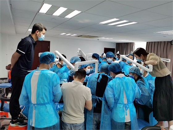 張東星老師微創(chuàng)拔牙實(shí)操現(xiàn)場